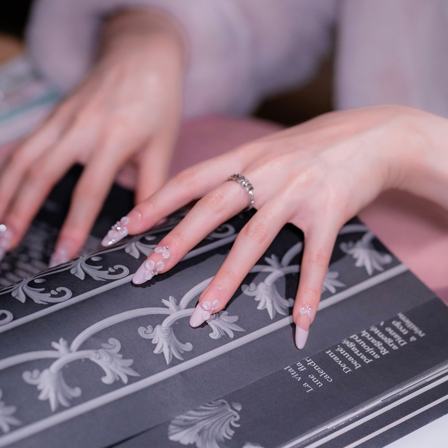 InchArt Press-on Nails Opal Bloom