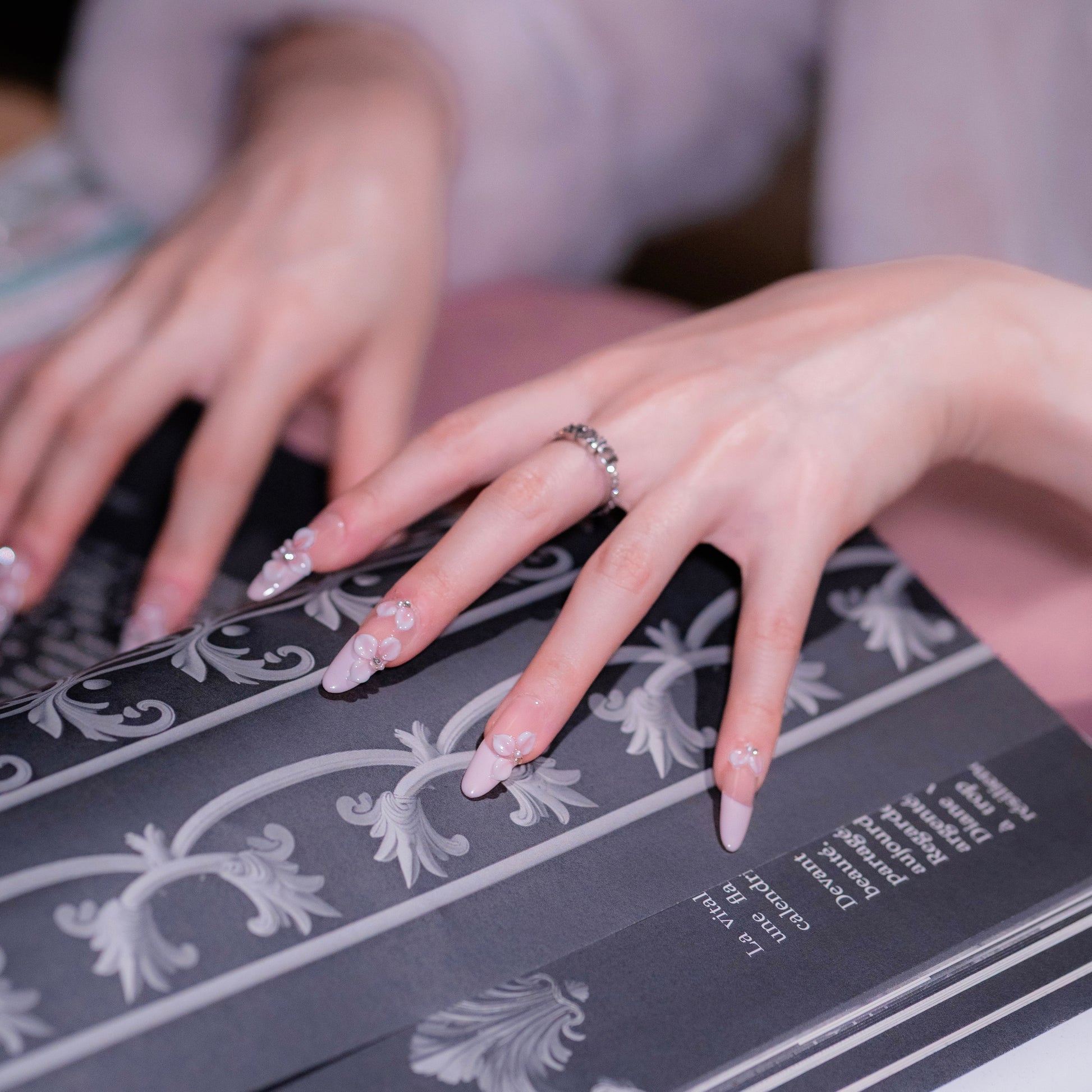 InchArt Press-on Nails Opal Bloom